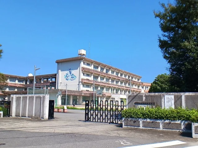 戸次小学校まで1100m