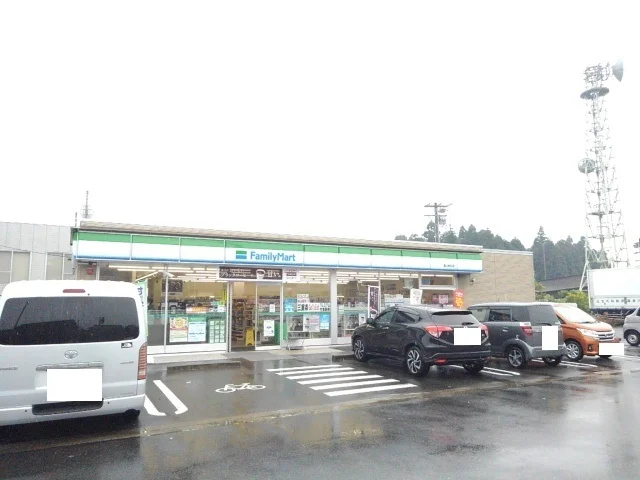 ファミリーマート亀山野村店まで800m