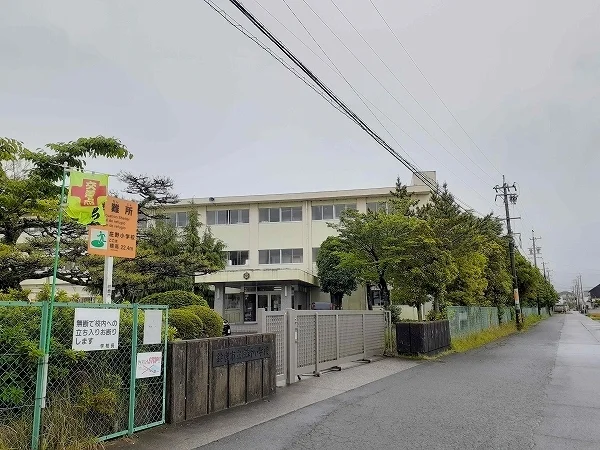 庄野小学校まで895m