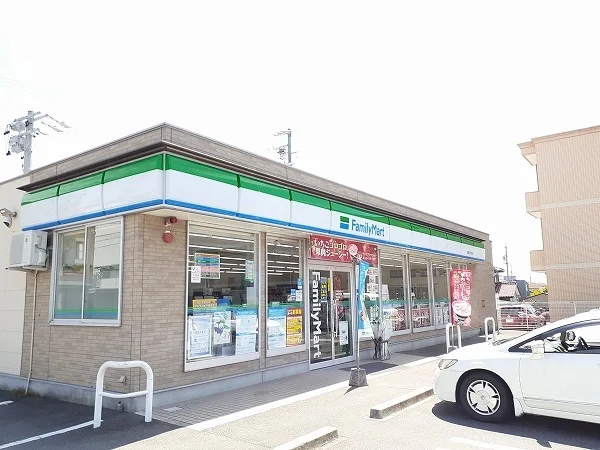 ファミリーマート鈴鹿白子町店まで1800m