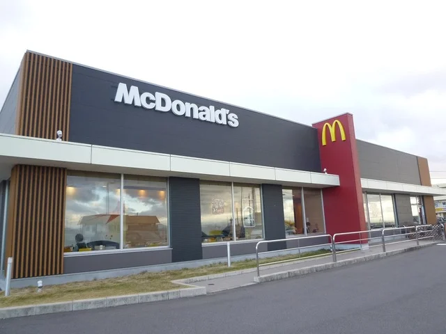 マクドナルドまで1200m