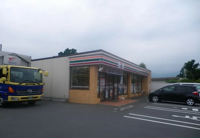 セブンイレブン駿東小山町菅沼東まで350m