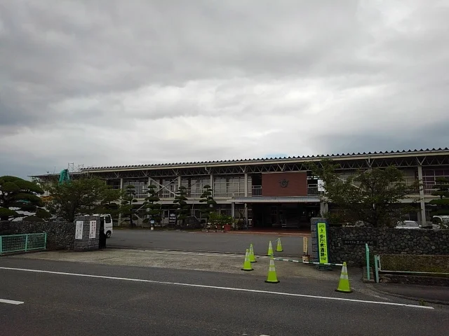 観音寺市立豊浜小学校まで600m