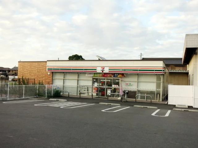 セブン-イレブン 西尾堤西まで400m