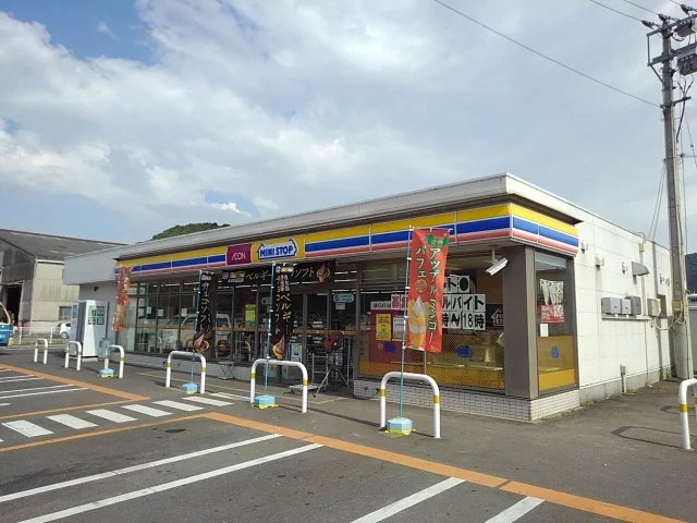 ミニストップ坂出髙屋町店まで2400m