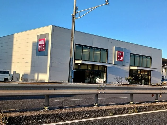 ユニクロ福山明神店まで500m