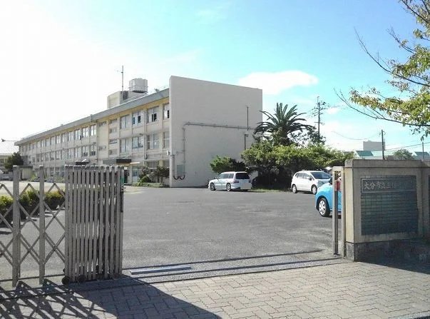 三佐小学校まで750m