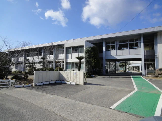 鳴門中学校まで900m