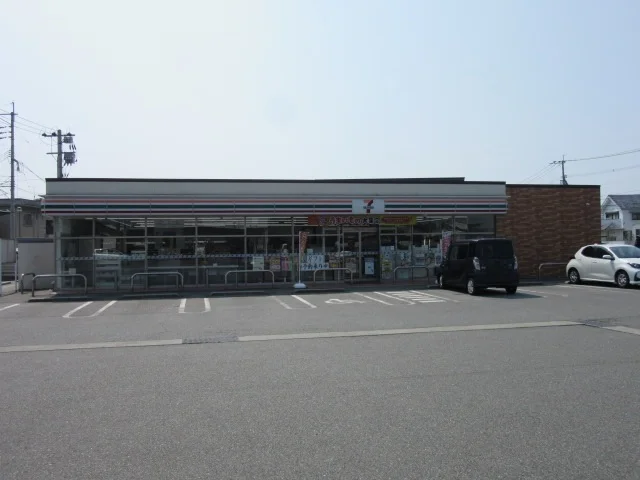 セブンイレブン八代田中西町店まで350m