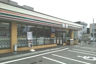 セブンイレブンまで520m