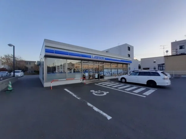 ローソン八軒二条東店まで200m