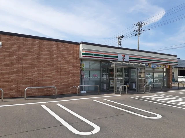 セブンイレブン黒石野際店まで871m