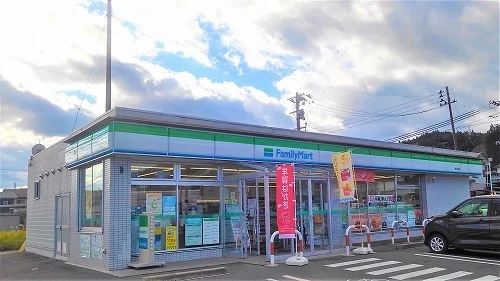ファミリーマート　前沢北店まで300m