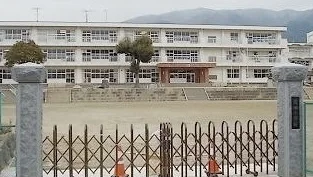 高田小学校まで1100m