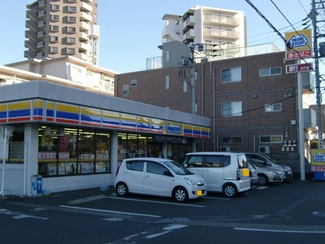 ミニストップ　土呂駅前店まで220m