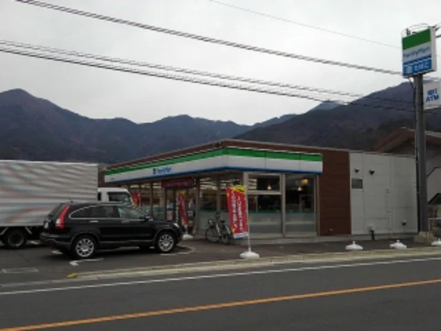 ファミリーマート千曲上山田店まで800m
