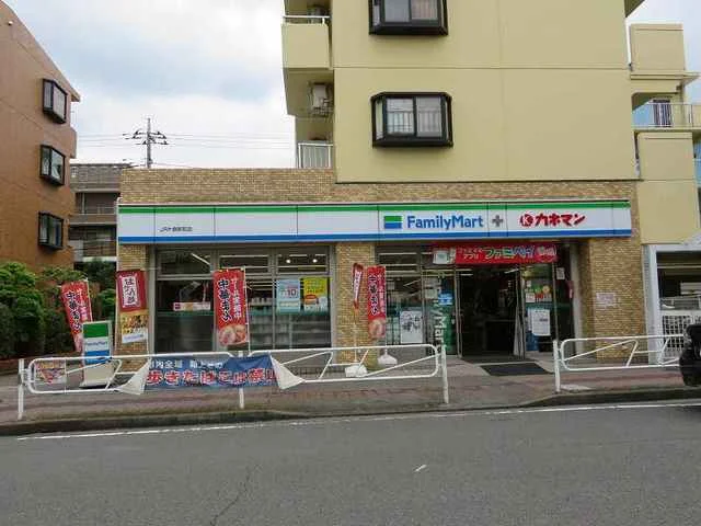 ファミリーマートまで700m