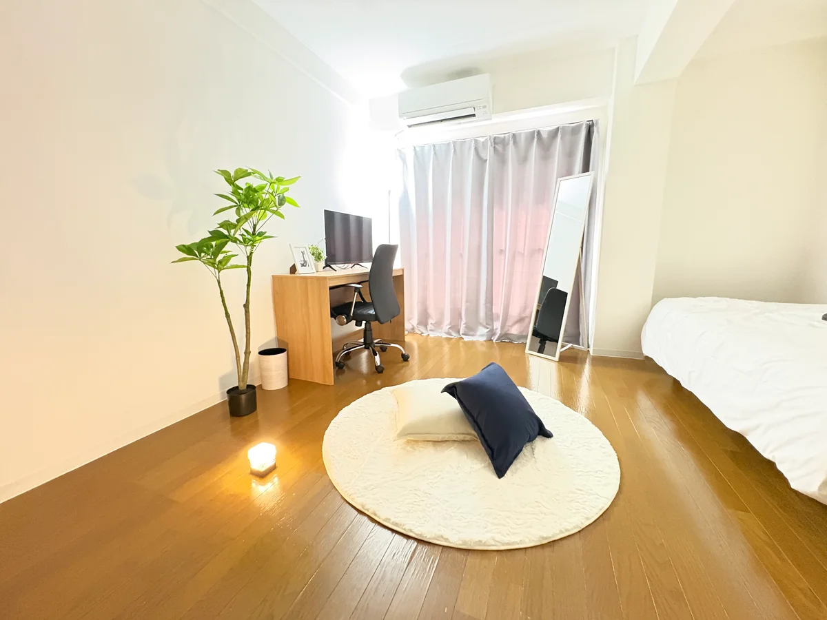 ※ラグ・小物等のインテリアは設置例です。実際のお部屋には備え付けられておりません。