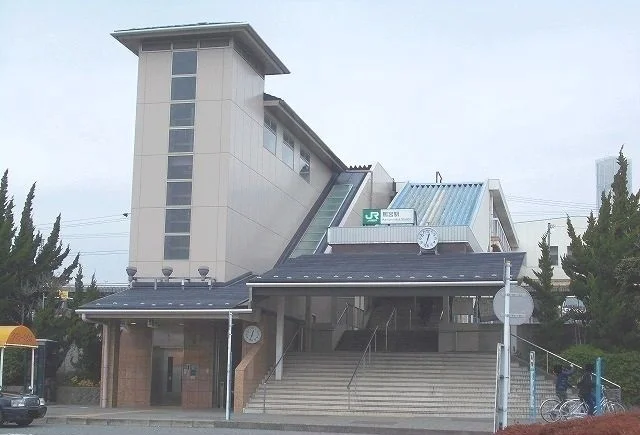 東海道線・鴨宮駅まで2210m