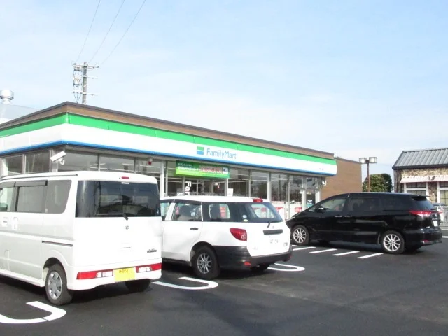 ファミリーマート　八楠店まで1000m