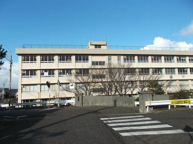 真砂小学校まで190m
