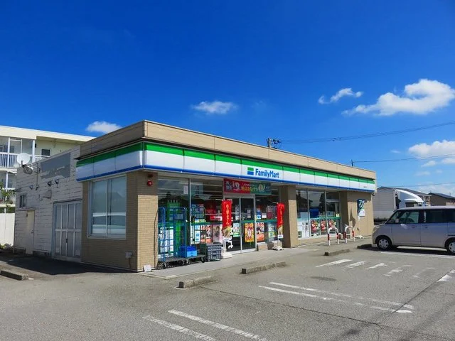 ファミリーマートまで350m