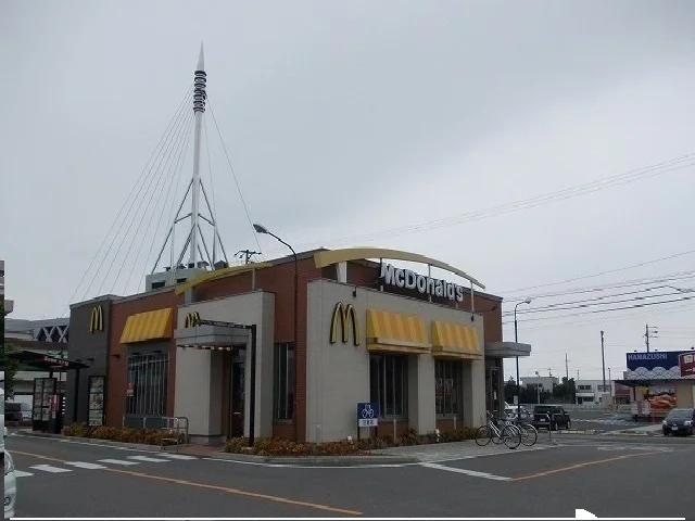 マクドナルドまで750m
