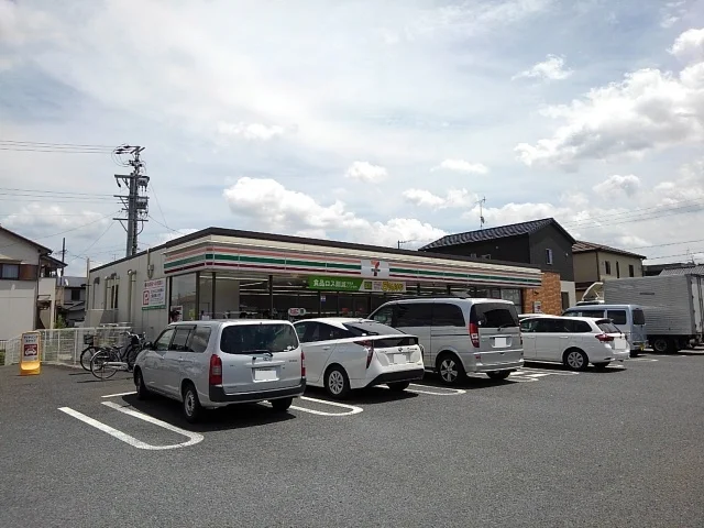 セブンイレブンまで550m