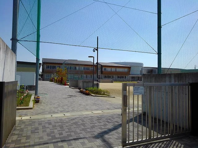 大口町立　大口南小学校まで1200m