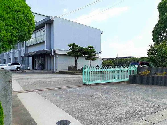 岩倉市立　岩倉東小学校まで60m