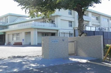 五十鈴中学校まで1400m