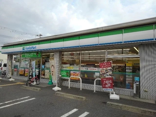 ファミリーマート様まで400m