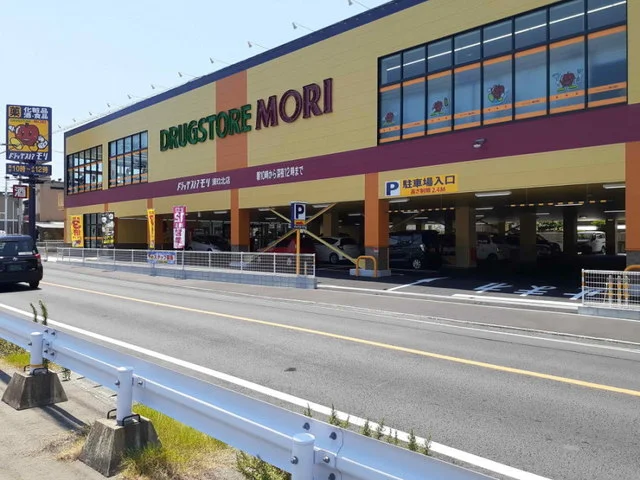 ドラッグストアモリ須玖北店まで400m