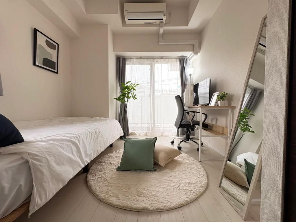 ※ラグ・小物等のインテリアは設置例です。実際のお部屋には備え付けられておりません。