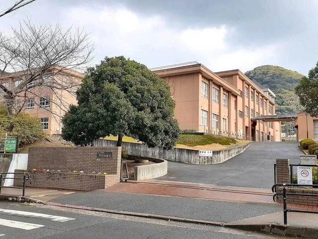 北九州市立　門司中学校まで2100m