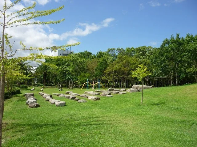 河畔公園まで1200m