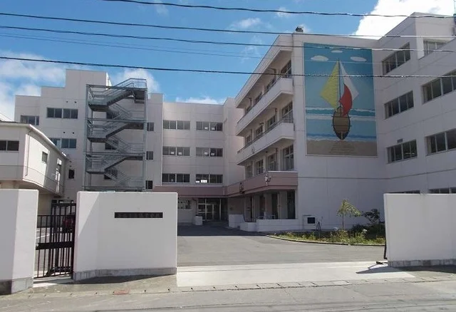 石巻市立湊中学校まで700m