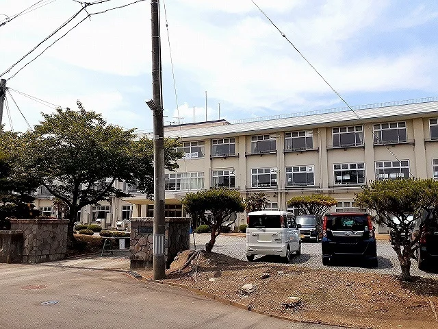 涌谷町立涌谷第一小学校まで700m