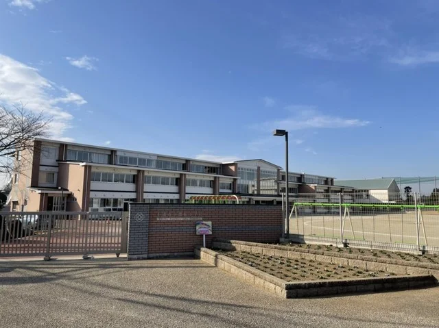 都和小学校まで1700m