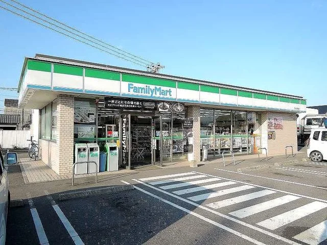 ファミリーマートまで200m