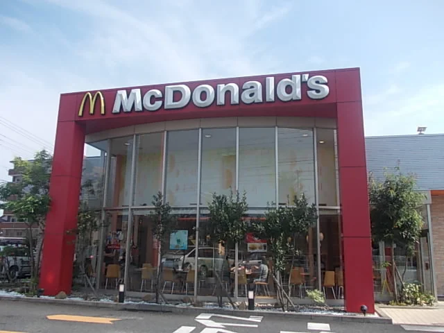 マクドナルド久居インター店まで1000m