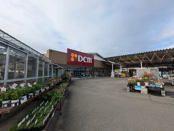 DCM角田店まで750m