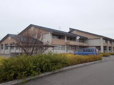 月潟小学校まで1250m