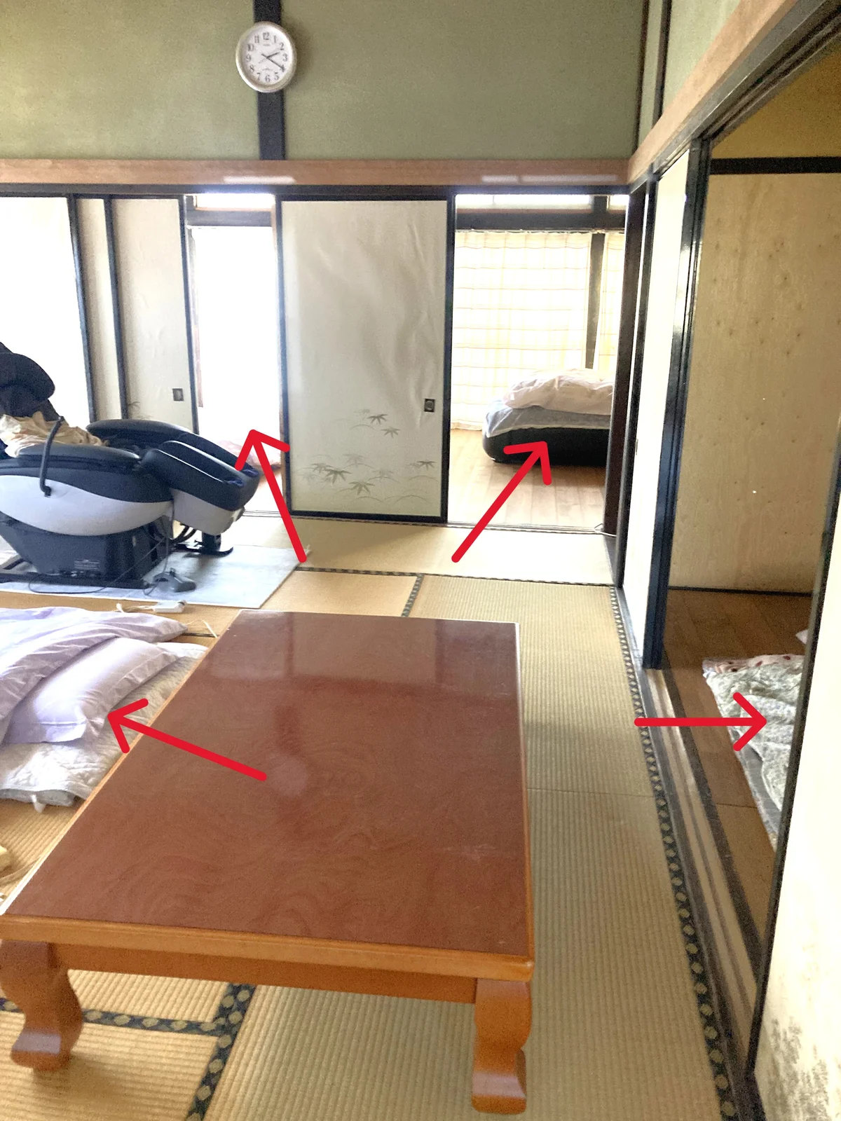 ローテーブルあり。４つのお部屋がございます！