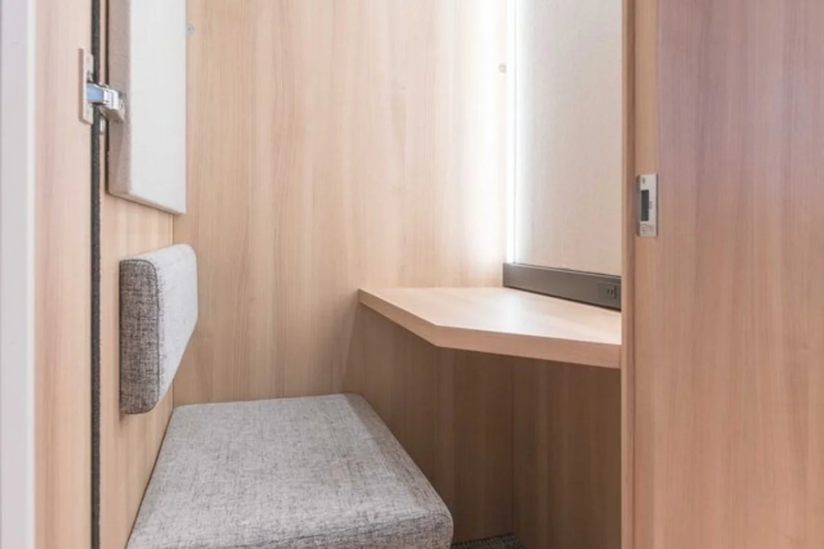 フォンブースは集中したい時に（※別施設のイメージ）