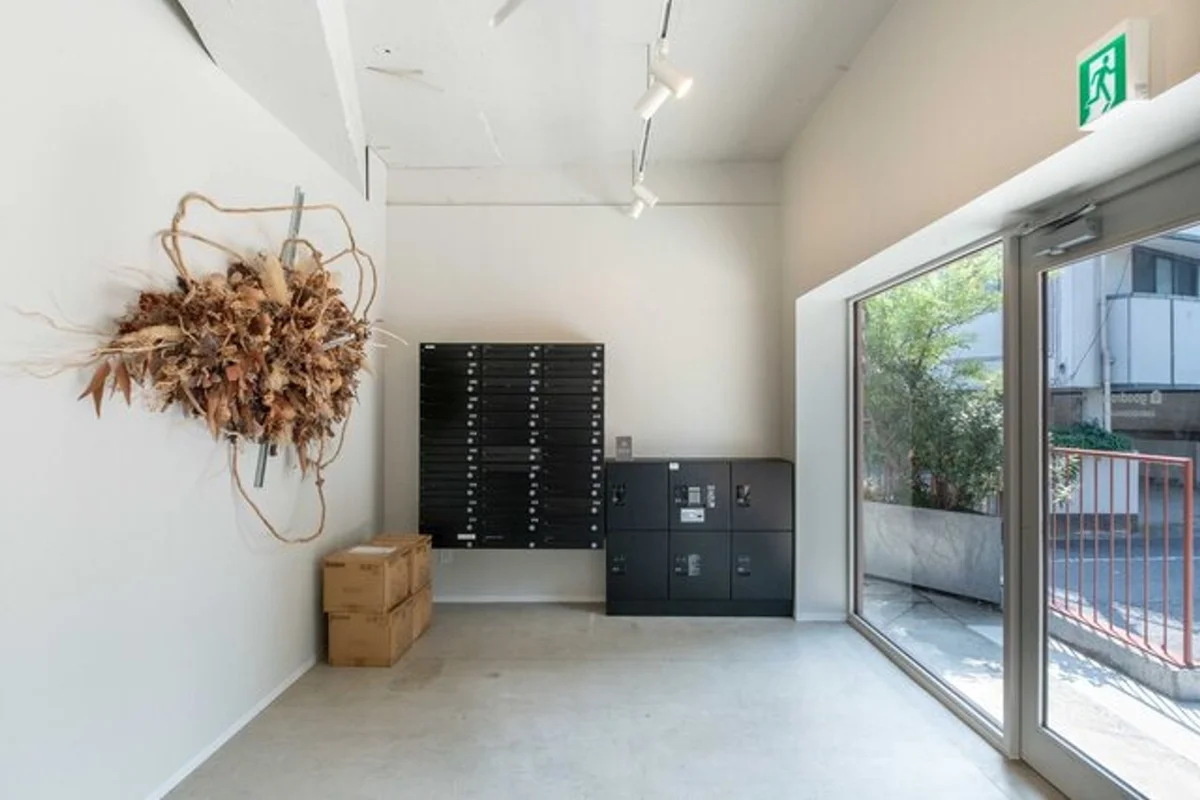 玄関には宅配ボックス付きで安心！（※別施設のイメージ）