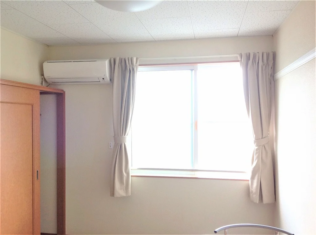 2階居室の窓側写真です