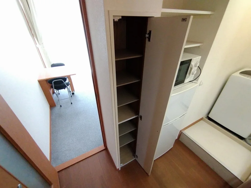 シューズボックス　キッチン向かい