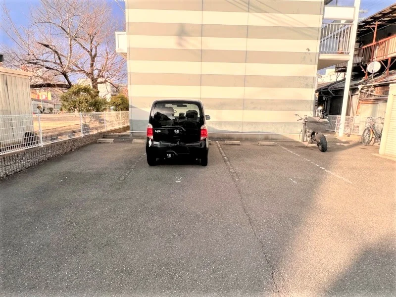 駐車場は別料金となります。