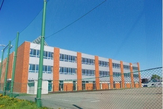 岩見沢市立岩見沢小学校まで1600m